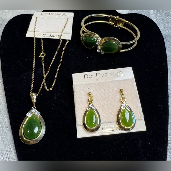 Authentic B.C. Jade Set of Gold Tone Earrings Necklace & Bracelet - Picture 14 of 15